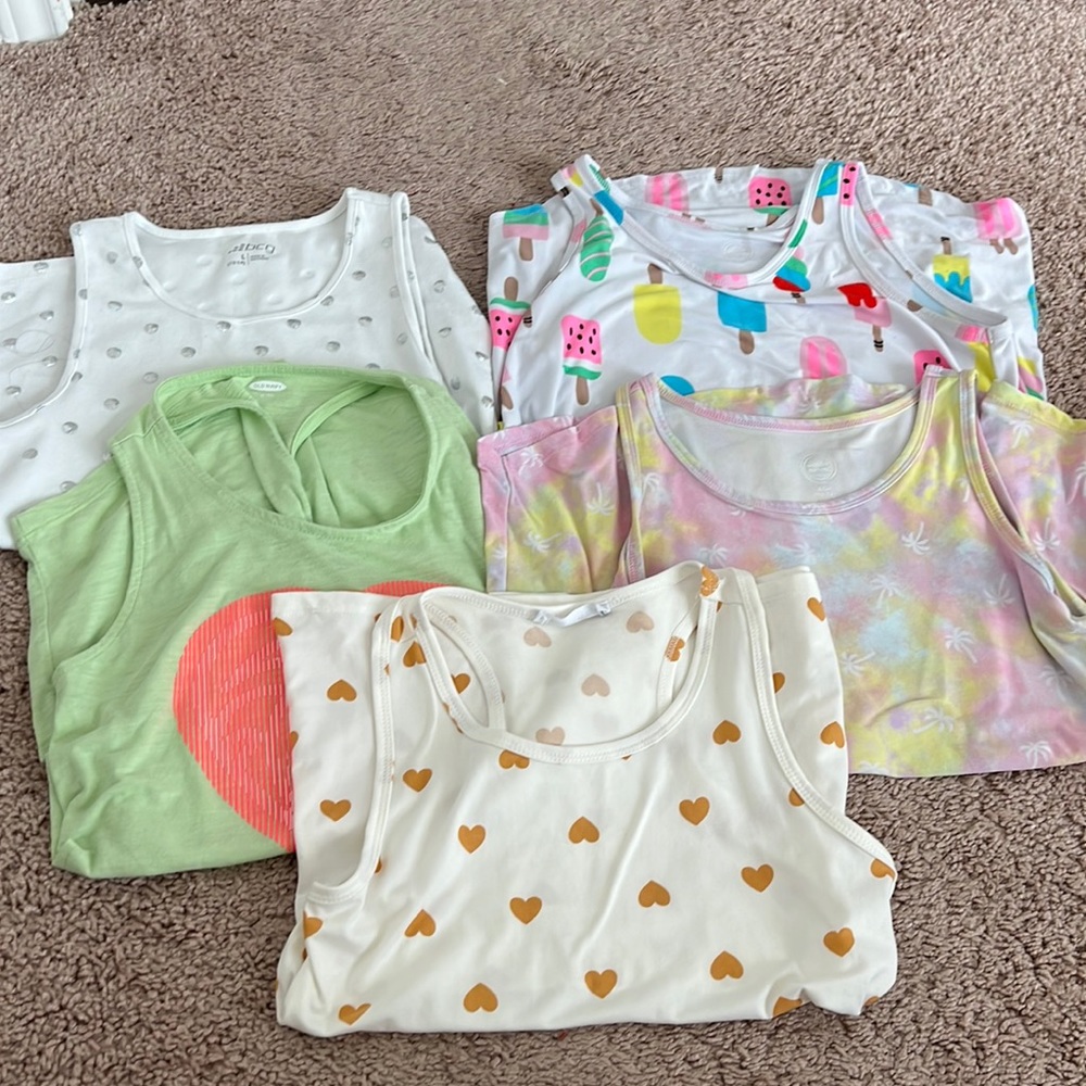 ⭐️ SOLD ⭐️ Girls Tank Top Bundle